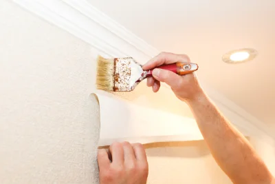 Pose de papier peint à Marcenat — revêtements muraux et toiles de verre